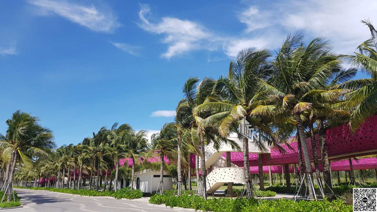 Cầu vòng ánh sáng tại thanh Long Bay