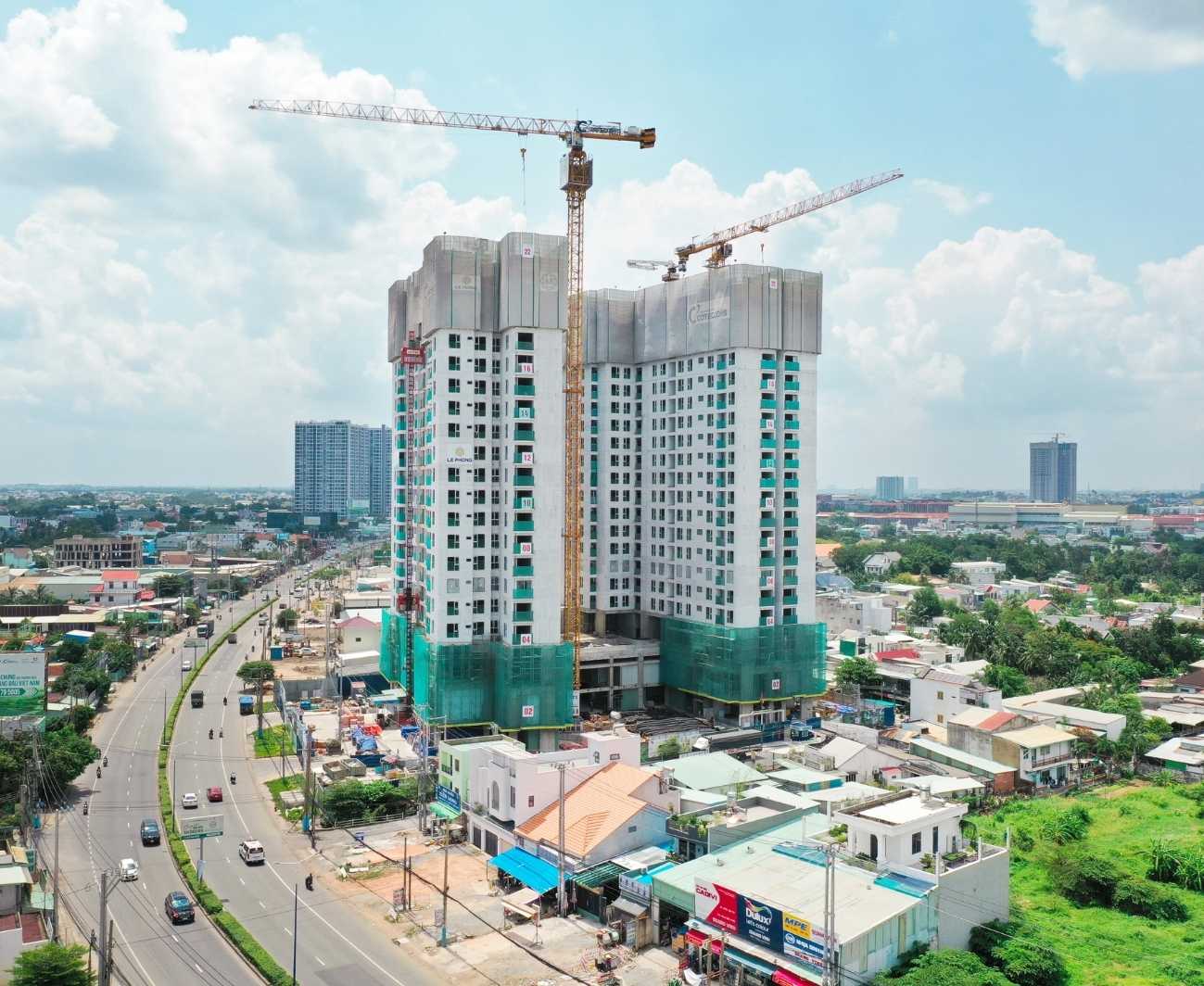Tiến độ của The Emerald 68 trên trục Quốc lộ 13 đến đầu tháng 9/2025, Coteccons đã xây 26/39 tầng, vượt tiến độ lên đến hơn 60 ngày